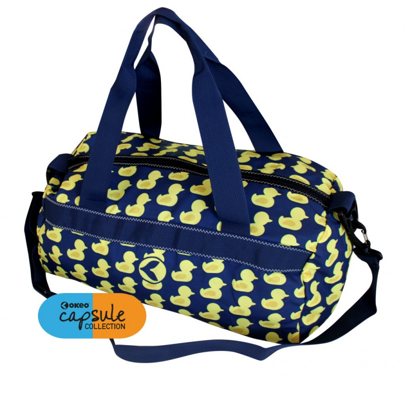 Borsa per la piscina e la palestra con zip centrale e tasche laterali interne. Maniglie e comoda tra Borsa per la piscina e la palestra con zip centrale e tasche laterali interne. Maniglie e comoda tra