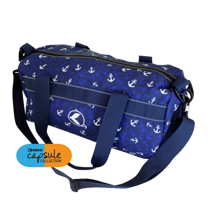 Borsa per la piscina e la palestra con zip centrale e tasche laterali interne. Maniglie e comoda tra Borsa per la piscina e la palestra con zip centrale e tasche laterali interne. Maniglie e comoda tra