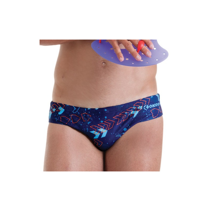 Costume slip da uomo per il nuoto e la pallanuoto nei toni del blu. Costume slip da uomo per il nuoto e la pallanuoto nei toni del blu.