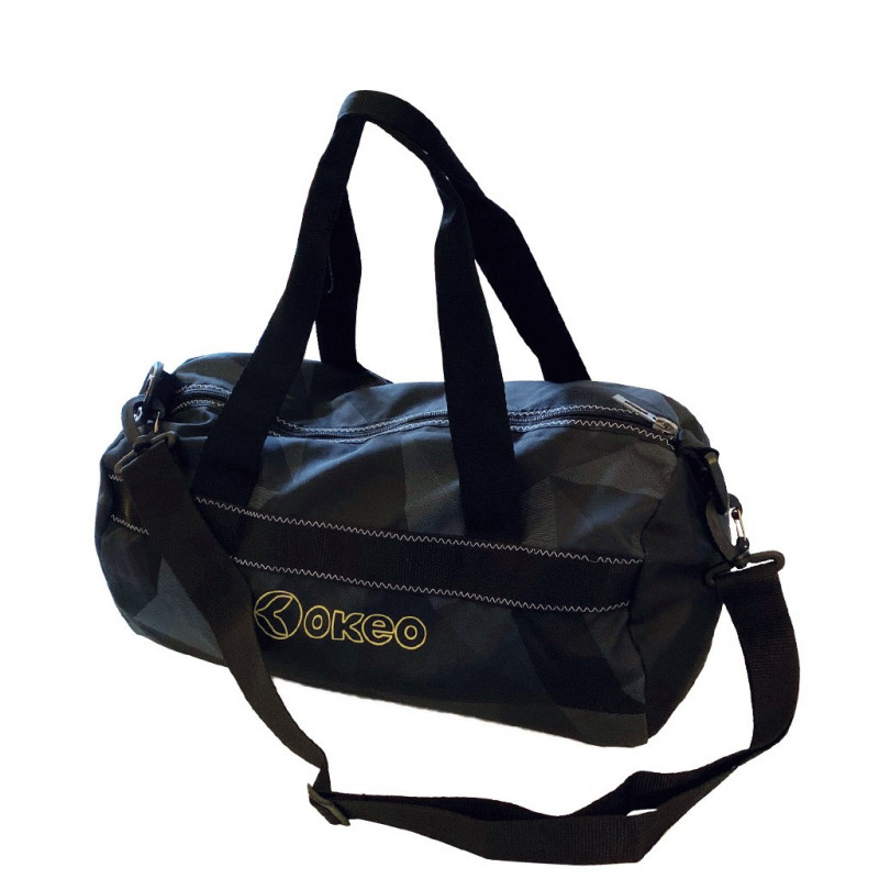 Borsa in poliestere per la piscina e il tempo libero con maniglie laterali e tracolla regolabile. Borsa in poliestere per la piscina e il tempo libero con maniglie laterali e tracolla regolabile.