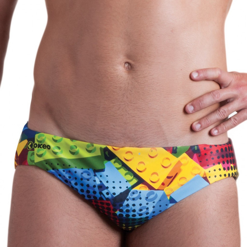Il costume slip da uomo Odino ha una coloratissima grafica dedicata al famoso gioco di costruzioni c Il costume slip da uomo Odino ha una coloratissima grafica dedicata al famoso gioco di costruzioni c