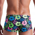 Giovane, colorato, comodo: ecco CIANO, il costume da uomo modello shorty con un'esplosione di fiori 