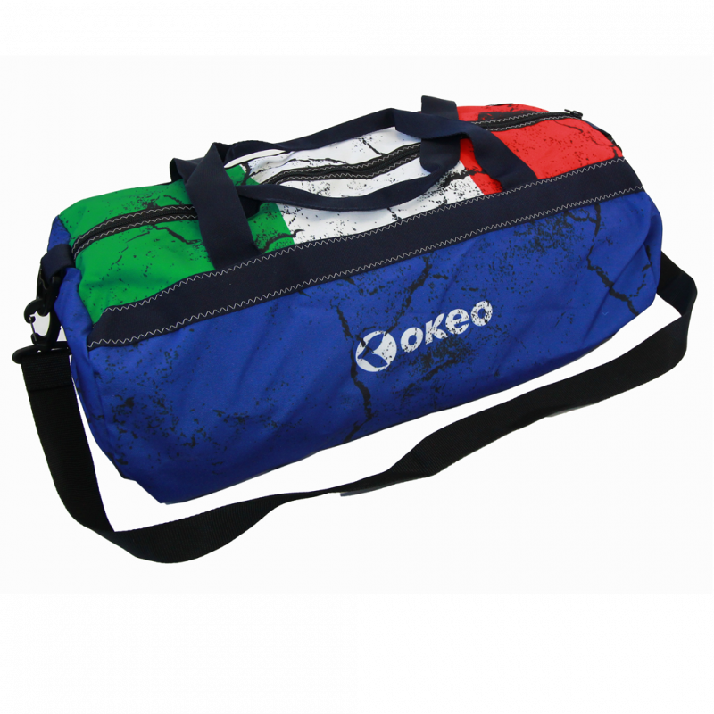 Borsone da piscina con maniglie e comoda tracolla. Con tricolore italiano. Borsone da piscina con maniglie e comoda tracolla. Con tricolore italiano.