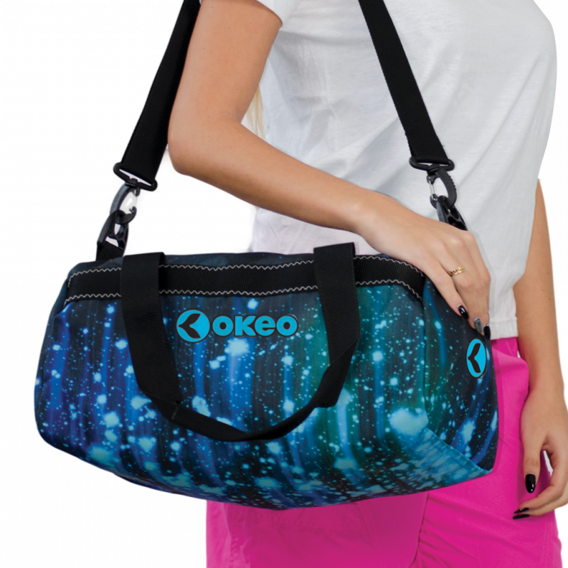 Borsa da piscina e per il tempo libero con maniglie e tracolla. Borsa da piscina e per il tempo libero con maniglie e tracolla.