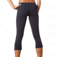 Pantaloni pinocchietto in cotone elasticizzato indicati per praticare fitness e per il tempo libero.
